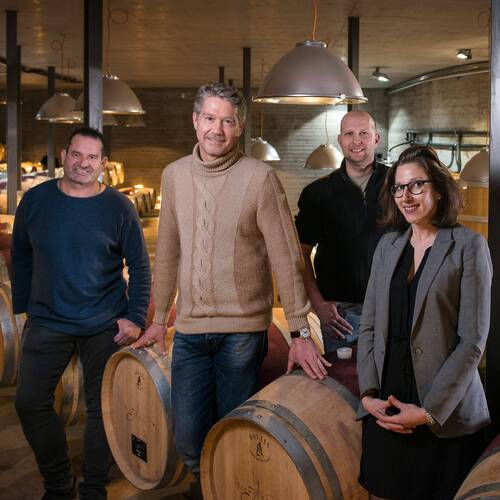 Johanna Dayer et ses associés pour illustrer la production des vins du Clos de Tsampéhro.